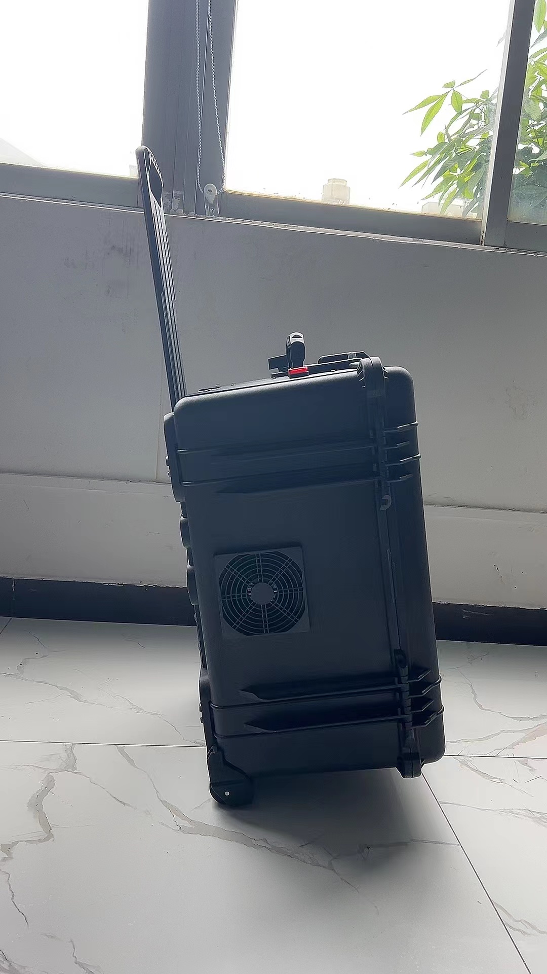 湾里手拉箱型移动通信干扰器